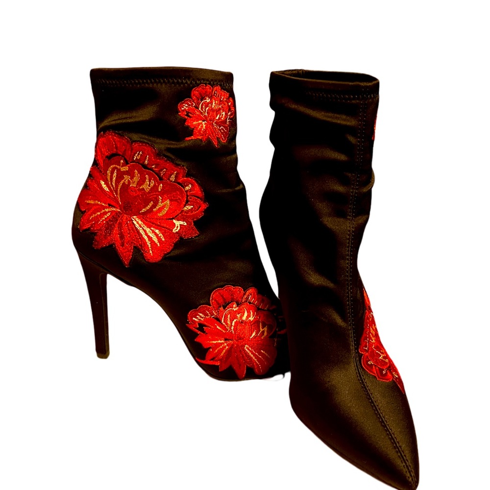 JESSICA SIMPSON BLACK SATIN JS PELANNA BOOT  RED ROSE APPLIQUÉ PULL ON SIZE 9.5M - Picture 6 of 7